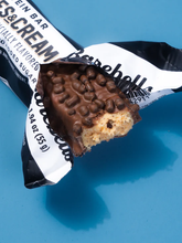 Barebells Cookies & Cream Protein Bar 1.94 oz - 20g protein, no added sugar, chocolate coated